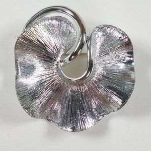 Mid-Century Lisner Lily Pad Silver Tone Brooch